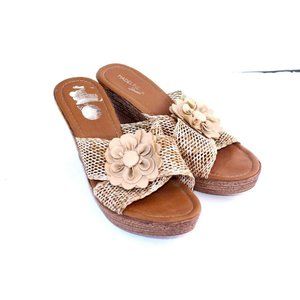 Madeline Stuart Womens Tan Flower Accent Slide Wed